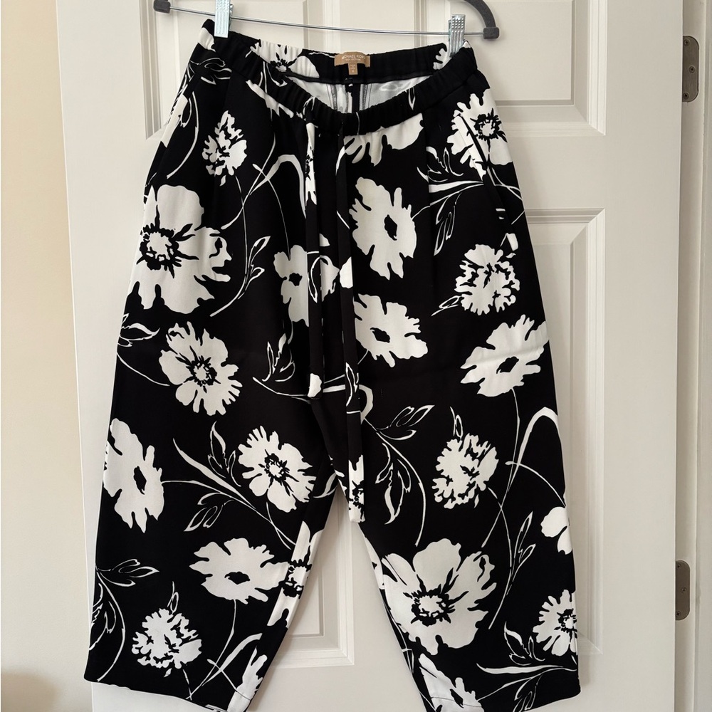 Michael Kors Collection Black and White Floral Capris